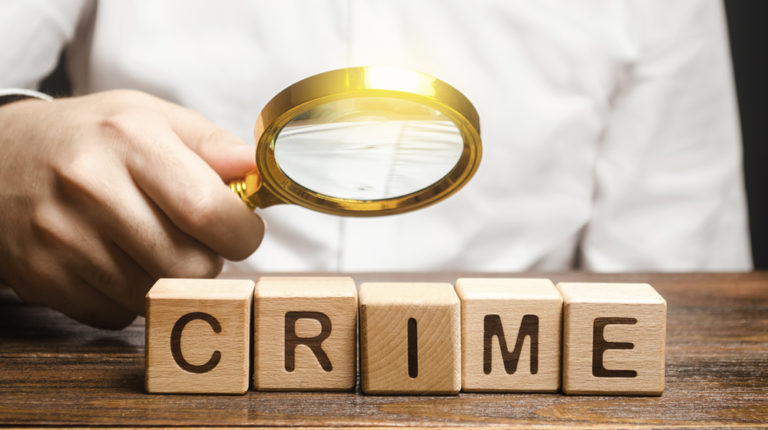 La psicopatología criminal investiga la relación entre los trastornos psicológicos y el crimen. Estudia la mente de un delincuente.