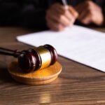 ¿Cómo es el esquema de delitos y penas del código penal español?